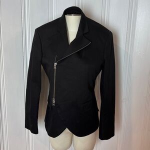 NWOT IN Fashion Studio – Black Asymmetrical Zip Blazer - Size Medium (estimated)